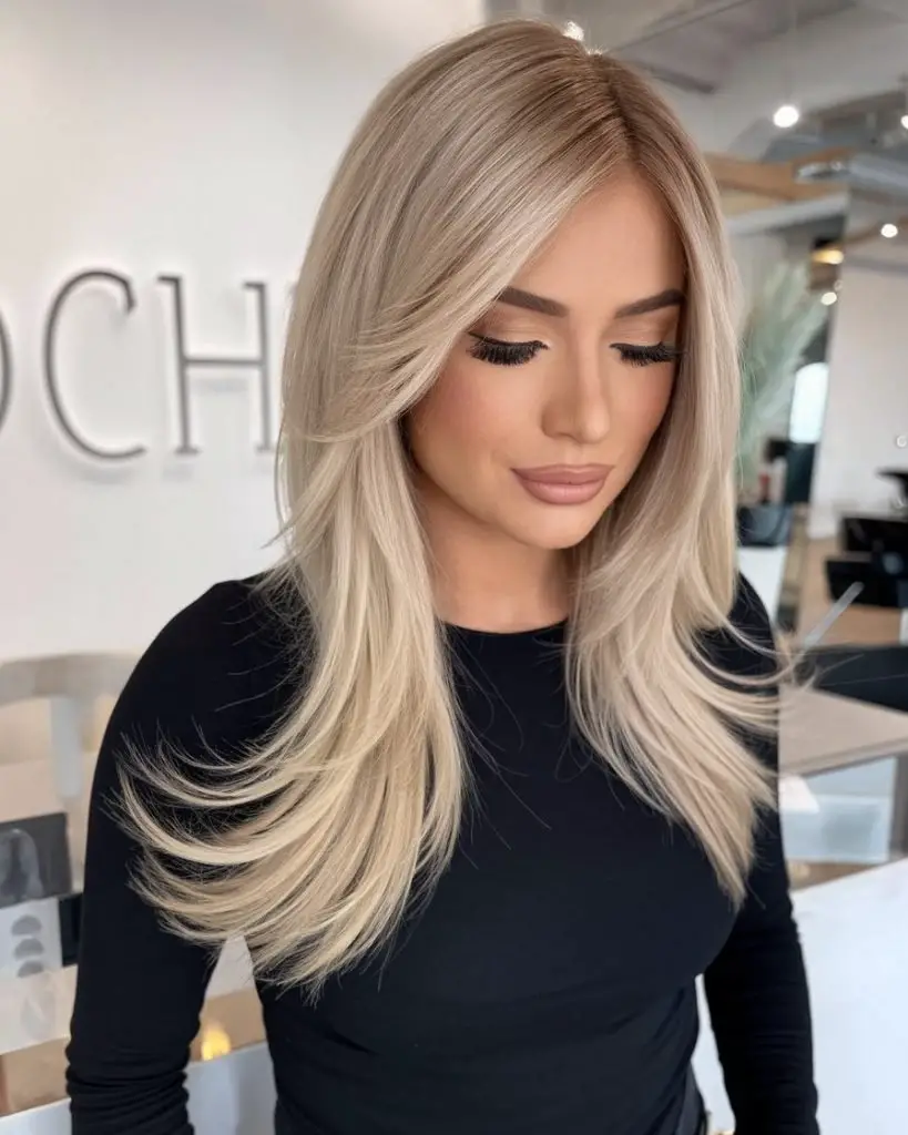 Elegant Layered Blonde Hair