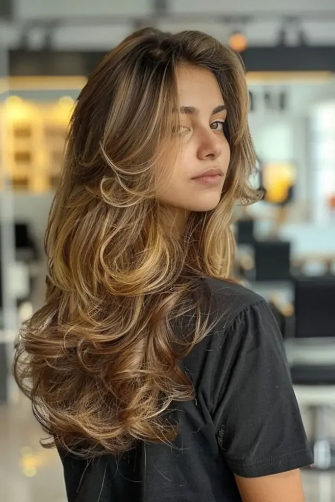 Feathered Layers with Deep Side Part: Structured & Sophisticated