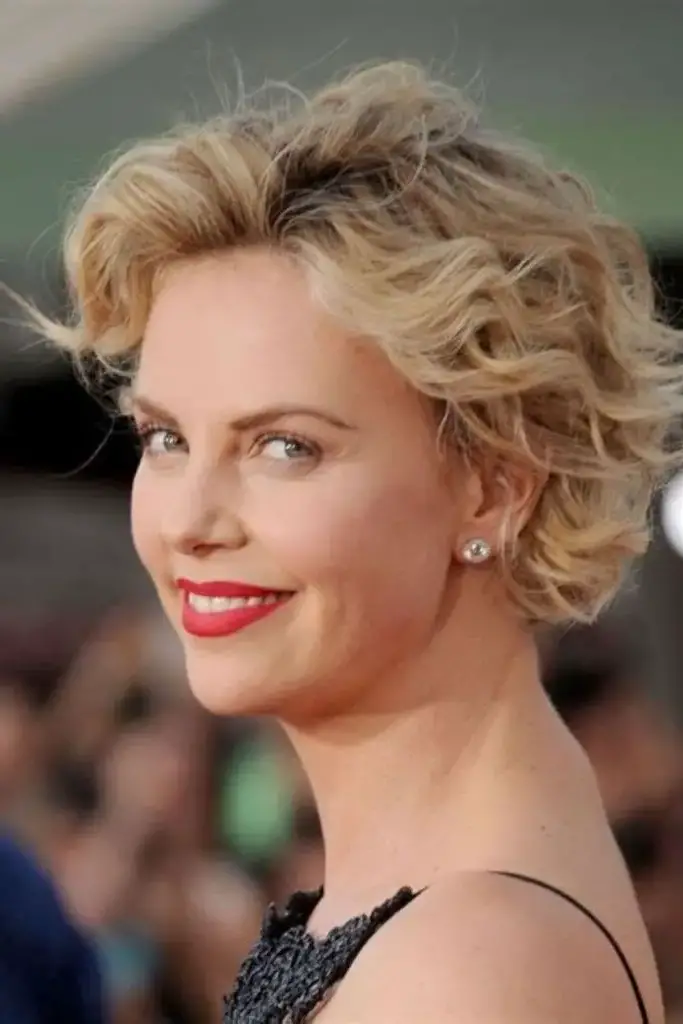 Soft Wavy Taper Hairstyle 27